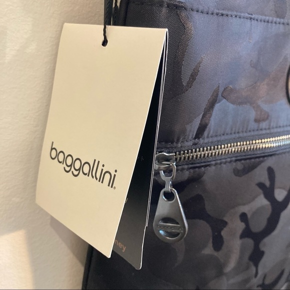 BAGGALLINI Hanover Crossbody Bag With Little  Pouch Wristlet NWT - Picture 3 of 14